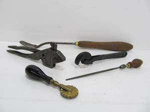 lot 133 image: Great Lot of Unusual Vintage & Antique Tools #4
