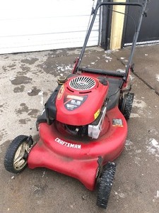 lot 8 image: Nice Newer CRAFTSMAN 21 Lawnmower