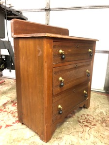 lot 5 image: Nice Antique Dovetailed 3-Drawer Dresser 