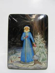 lot 159 image: Lovely Vintage Hand Painted Signed Russian Wood Box