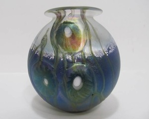 lot 163 image: Signed ROBERT EICKHOLT Art Glass Vase - Sea Flowers