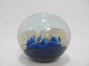lot 165 image: Lovely Signed ROBERT EICKHOLT Art Glass Paperweight