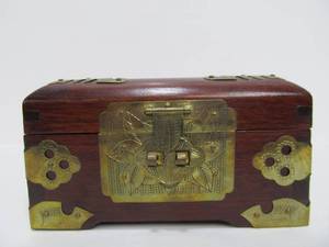 lot 173 image: Small Vintage BrassWood Oriental Jewelry Box wCarved Stone Insert 