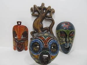 lot 196 image: 4 Decorative Wood African Masks