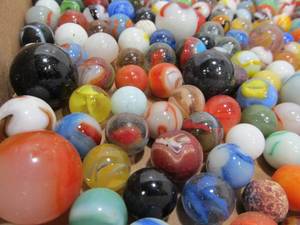 lot 226 image: Great Estate Lot of Vintage & Antique Marbles #1