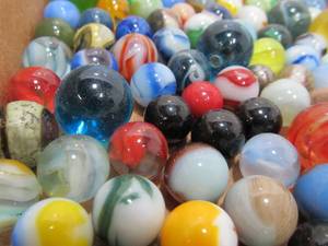 lot 228 image: Great Estate Lot of Vintage & Antique Marbles #3