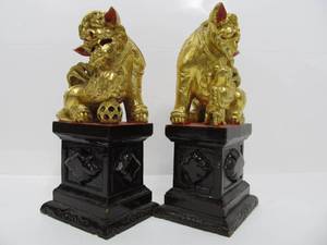 lot 208 image: Pair of Vintage Carved Painted Wood Chinese Foo Dog Statues or Bookends