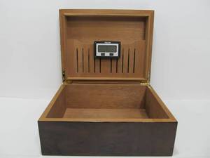 lot 212 image: Nice Condition Cigar Humidor