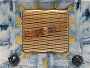 lot 240 image: 1940s Emerson Clockette Model 572 Swirled Blue Polystyrene Bakelite AM Tube Radio