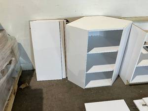 Lot of 5 White Kitchen Cabinets and Doors