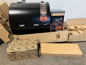 Traeger Pro 575 Wifi Pellet Grill and Smoker in Black