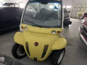 lot 8 image: 2001 Gem Car