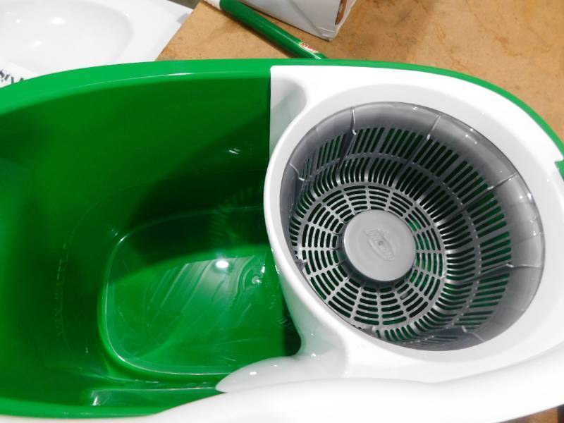 lot 103 image: Libman Spin Mop With Bucket