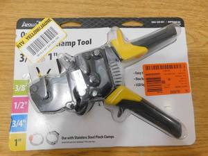 lot 19 image: Apollo 38 in. to 1 in. 1-Hand PEX-B Pinch Clamp Tool