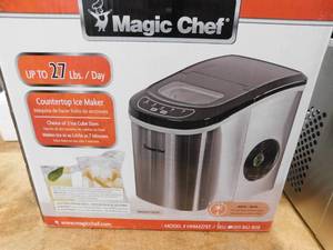 lot 52 image: Magic Chef 27 lbs. Portable Countertop Ice Maker in Stainless Steel