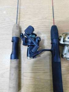 lot 74 image: 4 Ice Fishing Rods