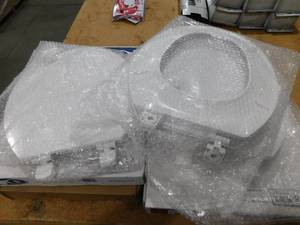 lot 82 image: 7 Toilet seats