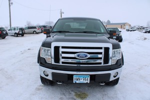 lot 7 image: 2009 Ford F-150 XLT Crew Cab 4X4 - 2 Owners -