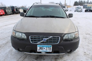 lot 17 image: 2004 Volvo XC70