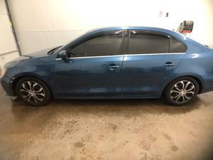 lot 1H image: 2017 Volkswagen Jetta - MANUAL - 66,832 MILES