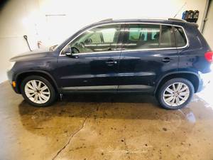 lot 7J image: 2011 Volkswagen Tiguan 2.0T - AWD