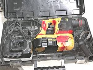 DeWalt DC212 18V SDS Hammer with Battery, DeWalt DW9116 7.2-18V 1-Hour Charger, Case