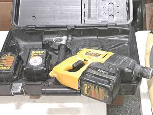 DeWalt DW005 78 24V SDS Rotary Hammer Steel-Drilling with (3) Batteries, Case