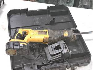 DeWalt DC385 Variable Speed 18V Reciprocating Saw with Battery, Charger, Case