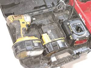 DeWalt DC823 38 18V Impact Wrench with (2) Batteries, Charger, Case