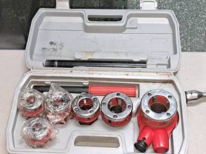 Pipe Threader Set 8-piece with Case