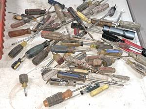 Lot of  Assorted Screwdrivers (in red bin)