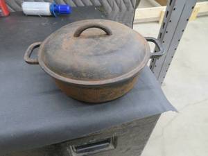 MAINSTAYS CAST IRON POT DUTCH OVEN