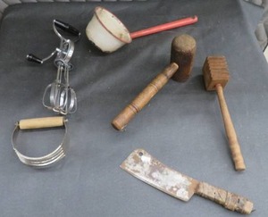 VINTAGE COOKING UNTENSILS