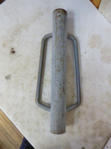 lot 28 image: Post Pounder