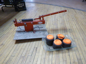 lot 60 image: Red Devil Clay Pigeon Thrower