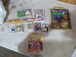 lot 74 image: 10 Different Baseball Card Set