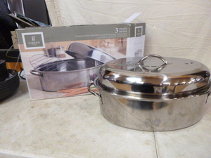 lot 93 image: Gibson 3 Piece Roaster