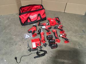 Milwaukee M18 Cordless Combo Kit 8-Tool with Three batteries and charger Customer Returns See pics
