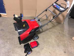 Toro Power Clear 21 in. 60-Volt Lithium-Ion Brushless Cordless Electric Snow Blower, Customer return, Review all pictures