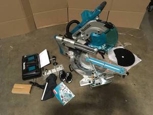 Makita 18V X2 LXT Lithium-Ion (36V) 12 in. Brushless Cordless Dual-Bevel Sliding Compound Miter Saw Laser Kit (5.0 Ah), Customer return, Review all pictures