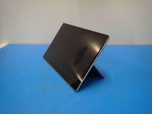 Microsoft&nbspSurface Pro 1796 &nbspINTEL(R) CORE(TM) I5-7300U CPU  2.60GHZ  8GB RAM  256GB SSD  NO OS  No cables  unit has some light scratches on the screen