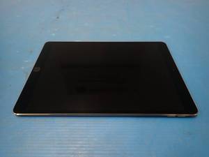 Apple&nbspA1709 Ipad Pro 10.5  64GB of storage  Carrier is unlocked  includes charging cable  screen has signs of wear