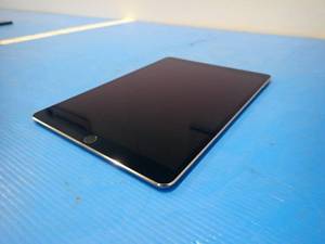 Apple&nbspA1709 Ipad Pro 10.5  64GB of storage  Carrier is unlocked  includes charging cable  screen has signs of wear