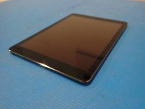 Apple&nbspiPad Air 1st Gen A1474  16GB of storage  Wifi Only  includes charging cable