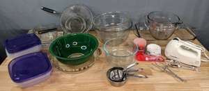 lot 121 image: Bakers Delight  Proctor Silex 5-Speed Mixer, Pyrex, Pampered Chef & Anchor Hocking Glass Bakeware, Measuring Cups, and More   B