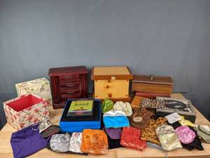 lot 202 image: A Variety of Boxes, Small Bags and Jewelry Boxes  B