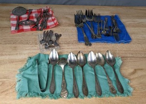 lot 246 image: Collection of Silverware Stratford Silver Co., Oneida LTD WM A.Rogers, Imperial Silver and More S