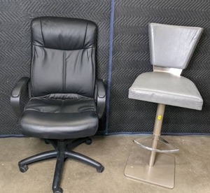lot 252 image: Black Computer Chair and Gray Bar Chair S