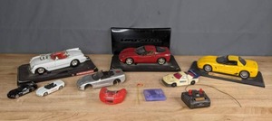 lot 257 image: Die-Cast Model Cars and Remote Control Cars (Hot Wheels, Toymax, etc) H