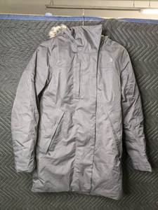 lot 71 image: North Face Down Coat Womens Size Medium  Q